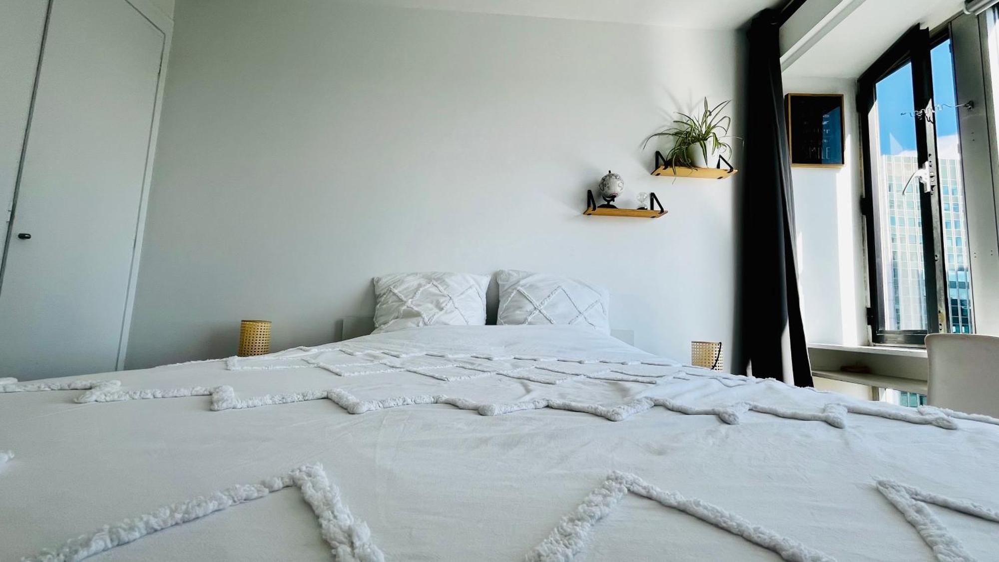 2 Private Bedrooms, Montparnasse Station Париж Екстериор снимка