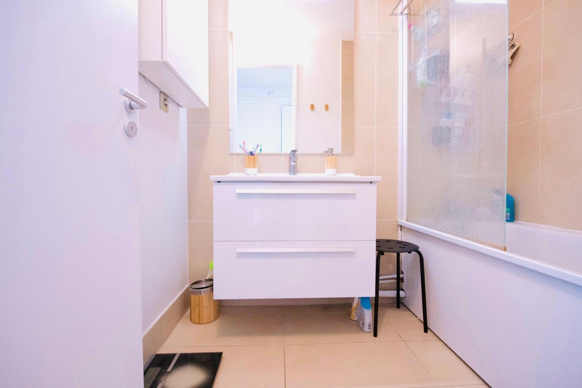 2 Private Bedrooms, Montparnasse Station Париж Екстериор снимка
